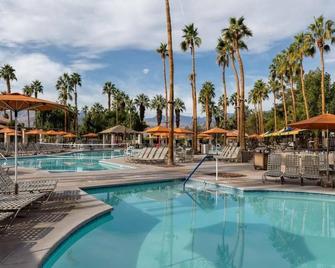Stagecoach 2023 Desert Springs - Palm Desert - Pool