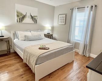 Luxurious Ocean View Getaway!! Entire Home! - Jacksonville Beach - Bedroom