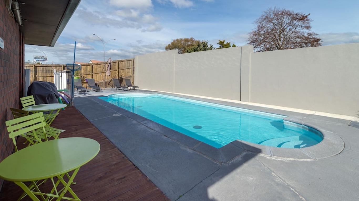 Red Rock Thermal Motel - Mineral Pool