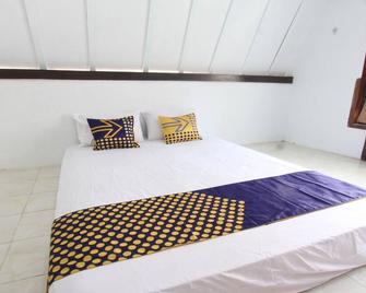 OYO Life 93154 White Kos Jenggala - Tanjung - Habitación