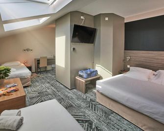 Hotel Loreak - ביון - חדר שינה