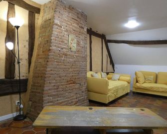 Élégante maison rénovée en campagne, proche de Dreux et Chartres, avec 2 chambres accueillantes. - FR-1-581-103 - Dreux - Obývací pokoj