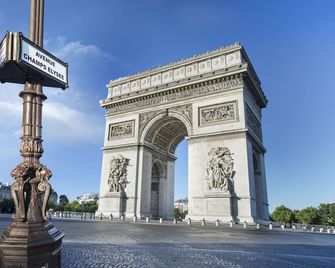أوتل لورماي آند سبا - باريس
