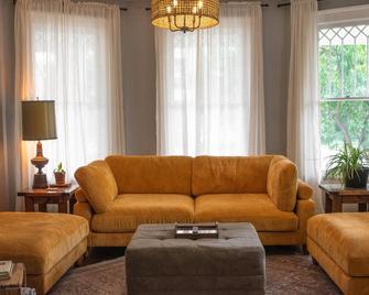 Peaceful Vacation Home in Downtown Harrisonburg, VA — The Valley Hearth - Harrisonburg