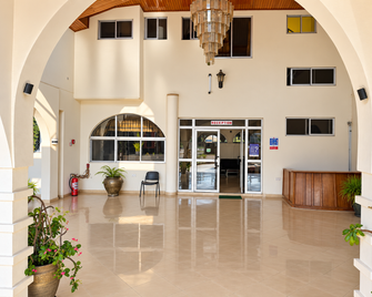 Crown Premier Hotel - Sakumono - Lobby
