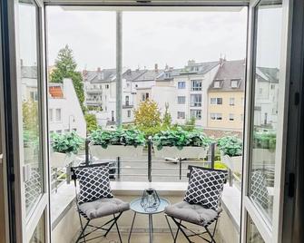 Ready-to-live-in design apartment next to Beethovenhalle with underground parking space - 波恩(波昂) - 陽台