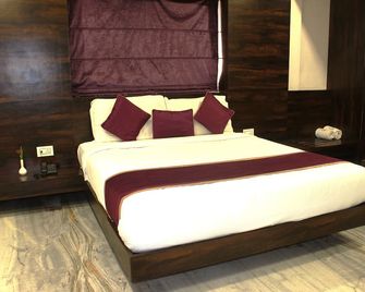 Hotel Planet Four - Lonavala - Makuuhuone