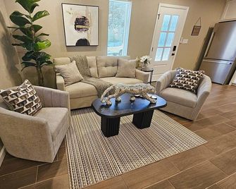 Belton Lakehouse - Belton - Living room