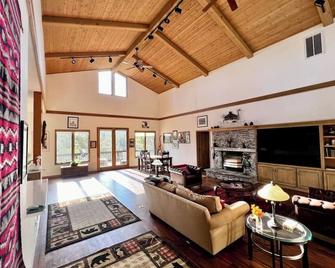 The Alpine Vista | Pets | Couples | Golf | Nakoma - Portola - Sala de estar