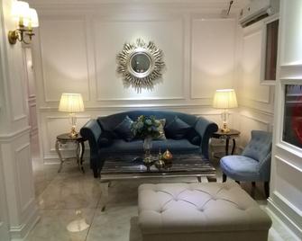 1 Day Car Hotel Station 18 - Ipoh - Living room