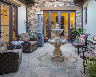 Villa Mariposa - Peaceful Luxury in Private 'Bluffs' Gated Community - Goleta - Патіо