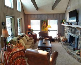 Experience Breathtaking Sky Valley & the Northeast Georgia Mountains!!! - Dillard - Living room