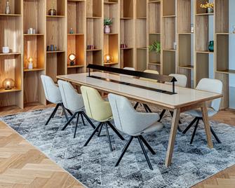 Holiday Inn Prague By IHG - Prague - Dining room