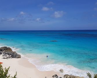 Sea Song 3 Bdrm Beachfront house on Marley Beach with great beach and sea views. - Warwick - Beach