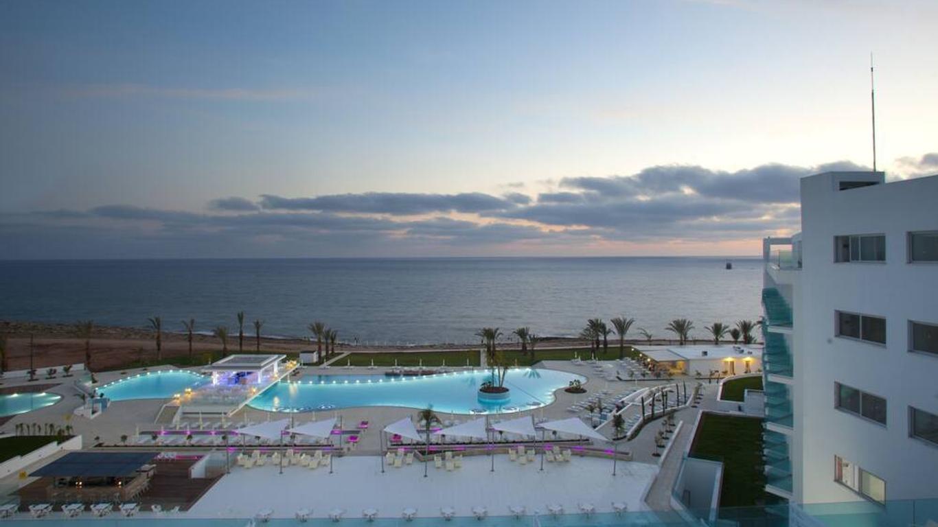 King Evelthon Beach Hotel & Resort