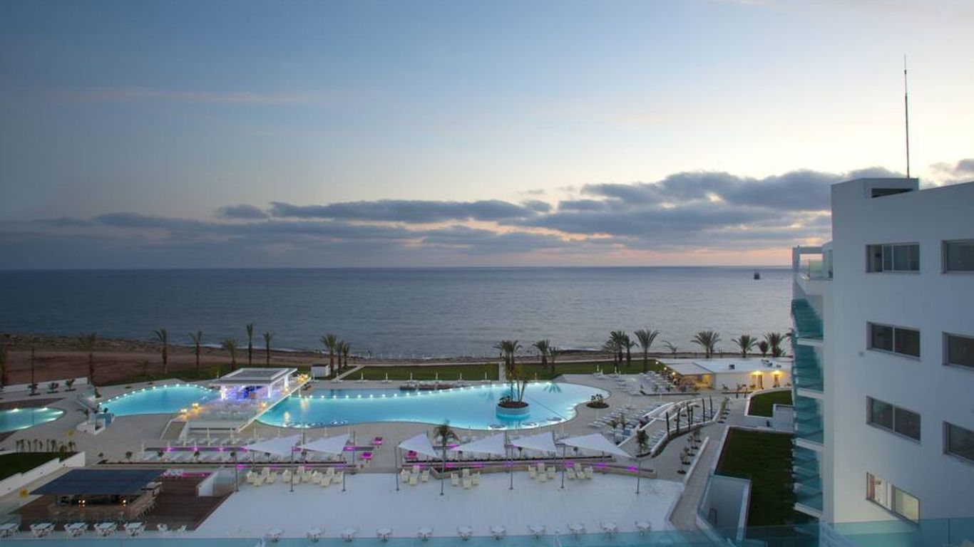 فندق ومنتجع King Evelthon Beach