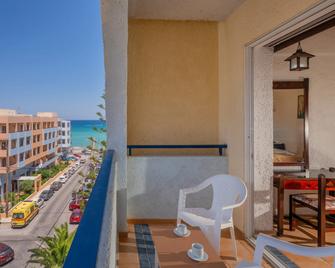 ليفكونيكو بيتش - رثيمنو - شرفة