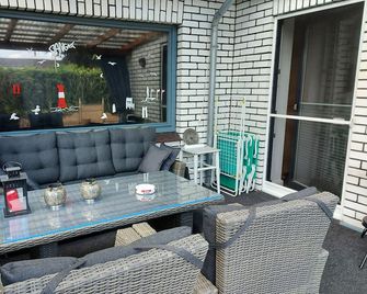 Apartment and more Creative garden with fire pit and barbecue - Varel - Innenhof