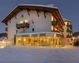 Hotel & Alpin Lodge Der Wastlhof - Wellnesshotel mit eigener Reitschule - Wildschönau - Clădire