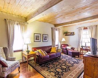 Rocky Ridge Stables Cozy 3-bedroom farmhouse just outside Saratoga - Amsterdam - Huiskamer