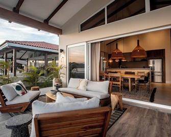 Beachfront Luxury and Pool 4BR Villa Linda - Las Escobas del Venado - Living room