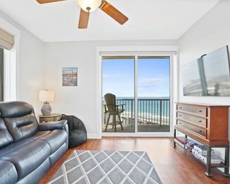 Grand Panama Beach Resort - Pet Friendly Condos by Panhandle Getaways - 巴拿馬城海灘 - 客廳