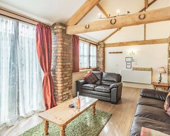 2 bedroom accommodation in Routh, Beverley - Brough - Вітальня