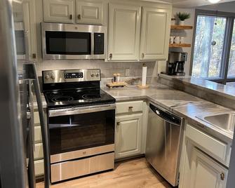 The Resting Place on Pine Cove at Mountain Harbor - Mount Ida - Cocina