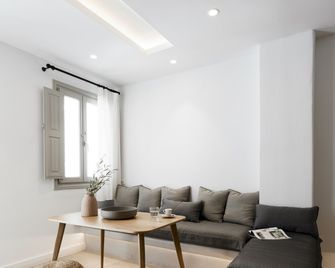 Altera Pars Suites - Vothonas - Sala de estar