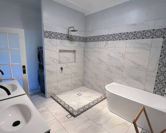 Snug & Cosy Unit with Relaxing Bath - Renmark