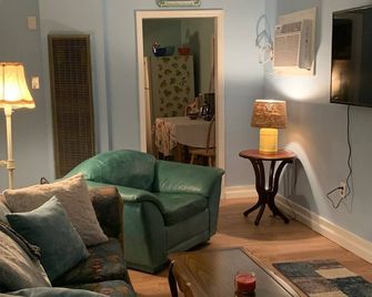 Pink Flamingo At The Beach 2 Bedroom Cottage By RedAwning - נורפולק - סלון