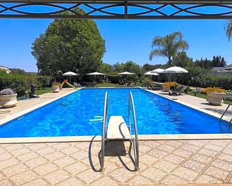 I Due Pini - Sogliano Cavour - Piscina
