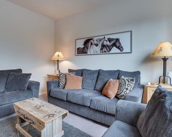 Charming Redmond Townhome With Resort Am - Redmond - Salon