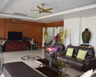 Sumali Villa - Sing Buri
