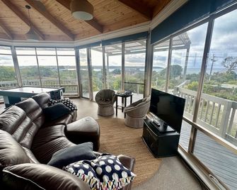 White Sands Holiday Retreat - American River - Living room