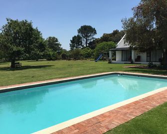 Blue Skies Country House - Port Elizabeth - Pool