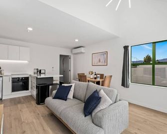 Beautiful Apartment, Sleeps 4, Close Town & Ski - Queenstown - Living room