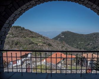 Stone Mansion Anavryti - Áyios Ioánnis - Balkón