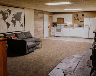 Private Entrance, pipeline/welder/nurse - Dover - Kitchen