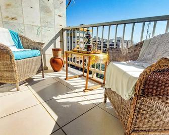 إينتري فيلاس هوستل بوتيك - بوزيوس - شرفة