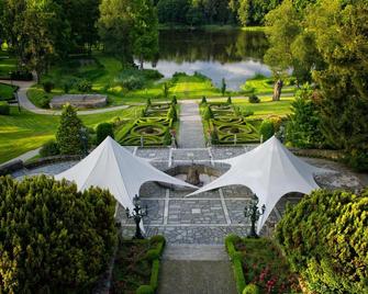 Hotel Bursztynowy Palac - Świeszyno - Patio