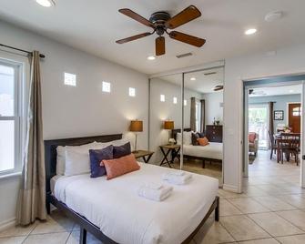 B5089 Seascape Beach House - San Diego - Bedroom