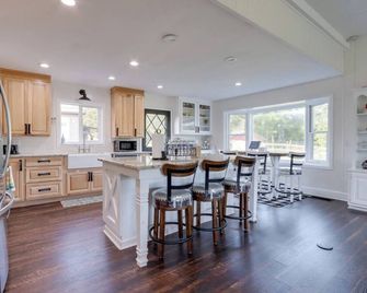 Farmhouse Haven - Idyllic Views - Stockbridge