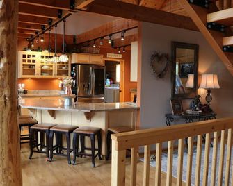 Huge Family Cabin - On 20 Acres - Loon Lake - Bar