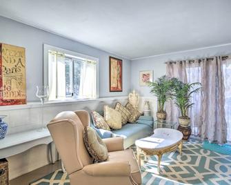 Pet-friendly Hopewell Junction Apt w/ Grill! - Hopewell Junction - Living room