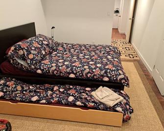 Live work studio with kitchenette, ensuite, office, private - Toronto - Bedroom