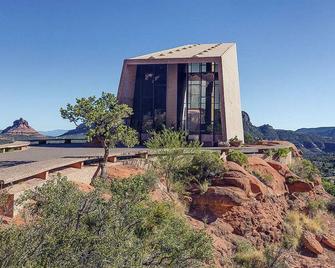 Spectacular House with 2 Master Suites in Sedona's High End Subdivision Living! - Sedona - Edificio