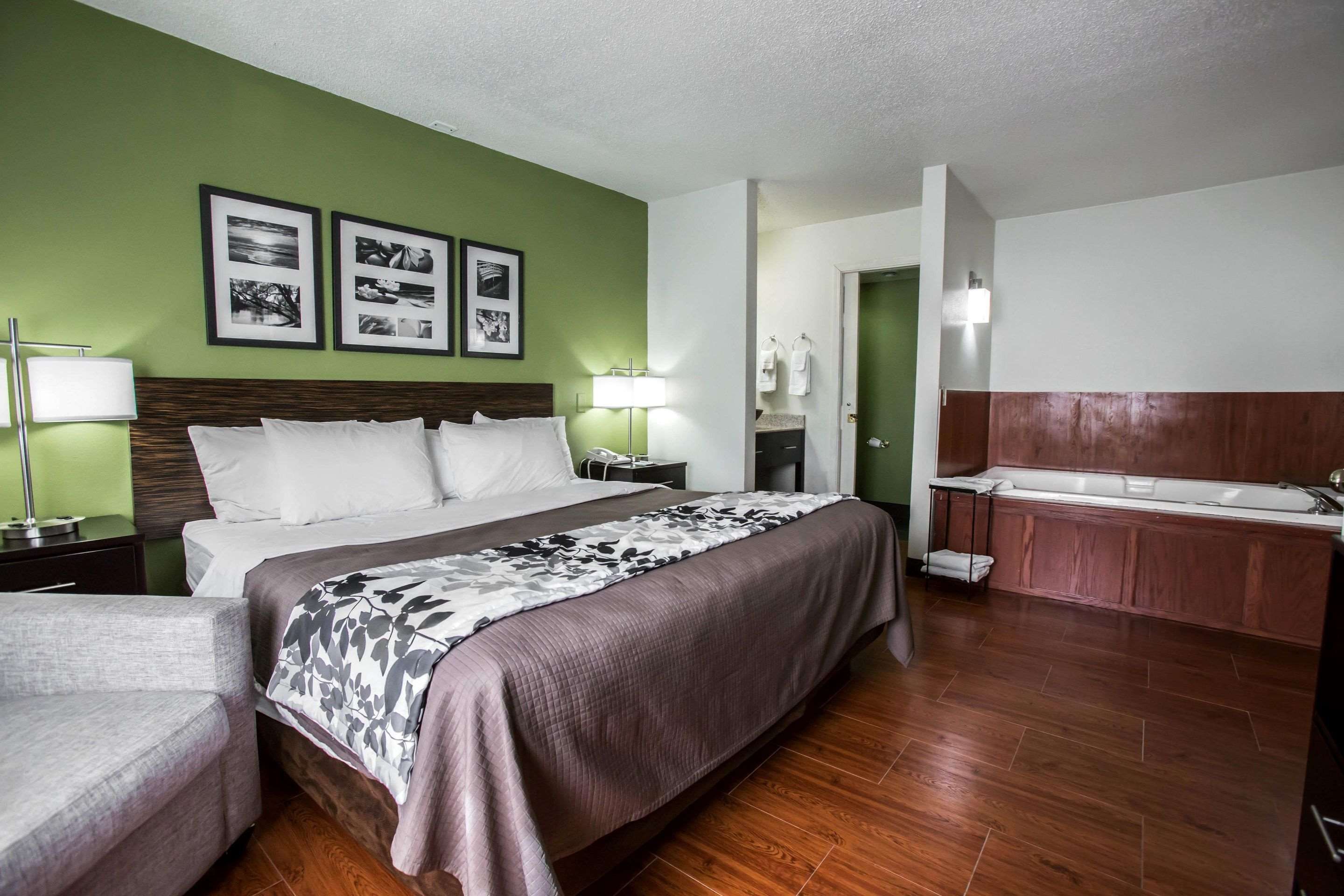 Bedroom view of Sleep Inn Rockford I-90