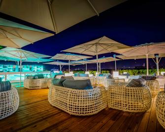 Sofitel Dubai The Palm Resort & Spa - Dubai - Patio