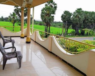 Victoria Guest House - Kalkudah - Balcony